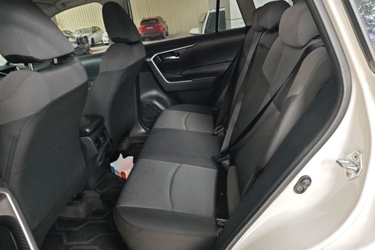 Used Toyota RAV4 2022 2.0L CVT Two-Wheel Drive Fashion Edition Left Rear Seat