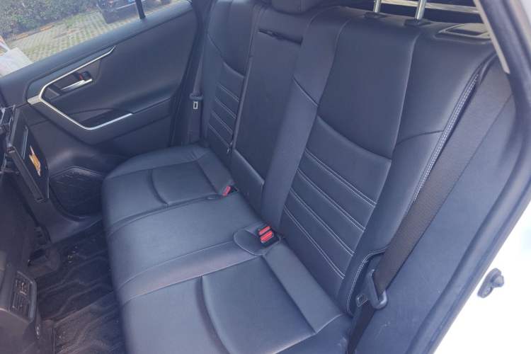 Used Toyota RAV4 2022 2.0L CVT Two-Wheel Drive Prestige Edition Left Rear Seat