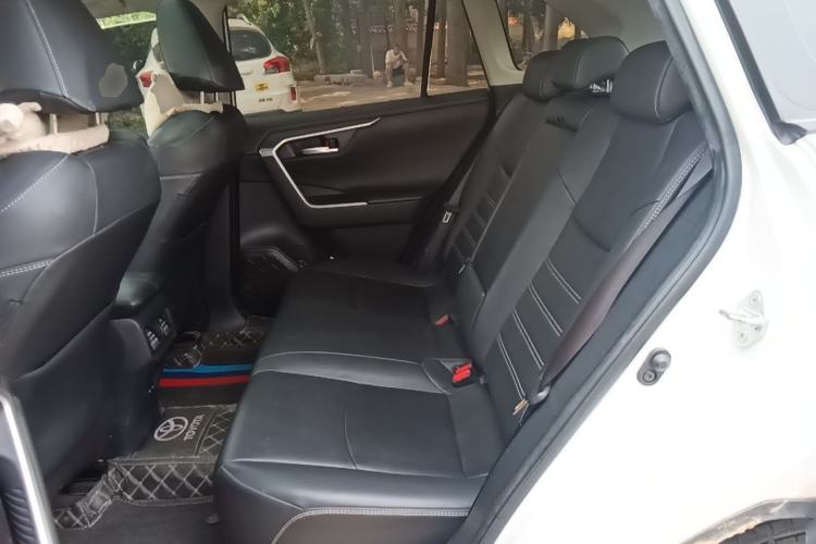 Used Toyota RAV4 2022 2.0L CVT Two-Wheel Drive Fashion Plus Edition Left Rear Seat