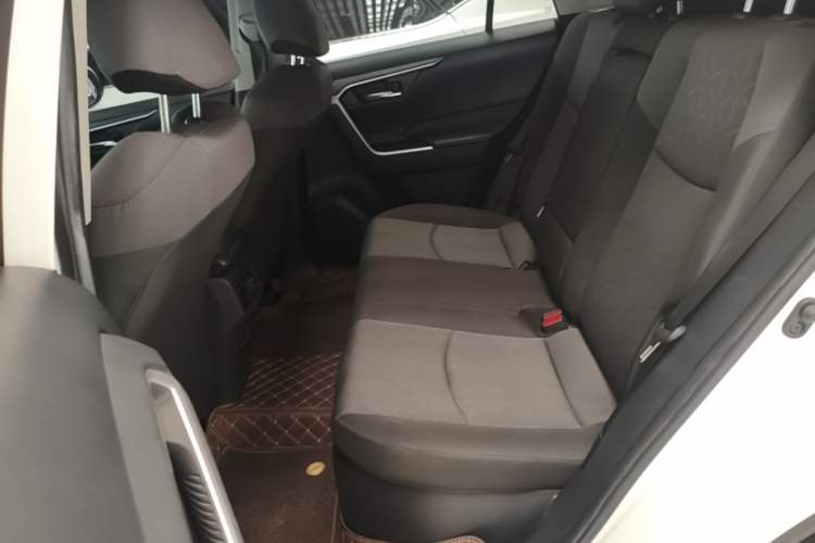Used Toyota RAV4 2022 Dual-Engine 2.5L E-CVT Two-Wheel Drive Elite Edition Left Rear Seat