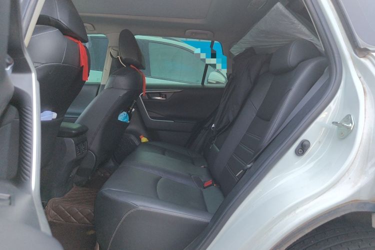 Used Toyota RAV4 2022 2.0L CVT Two-Wheel Drive Prestige Edition Left Rear Seat