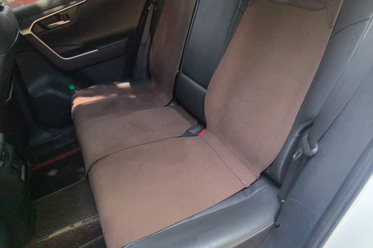 Used Toyota RAV4 2022 2.0L CVT Two-Wheel Drive Fashion Plus Edition Left Rear Seat