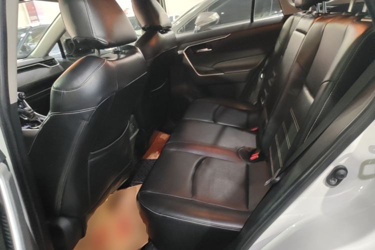 Used Toyota RAV4 2022 2.0L CVT Two-Wheel Drive Fashion Edition Left Rear Seat