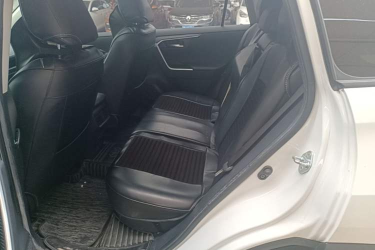Used Toyota RAV4 2022 2.0L CVT Two-Wheel Drive Fashion Plus Edition Left Rear Seat