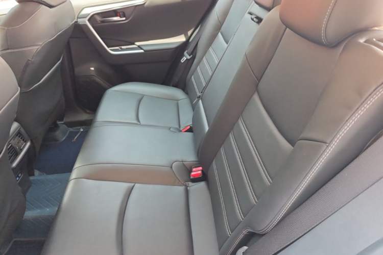 Used Toyota RAV4 2022 2.0L CVT Two-Wheel Drive Fashion Plus Edition Left Rear Seat