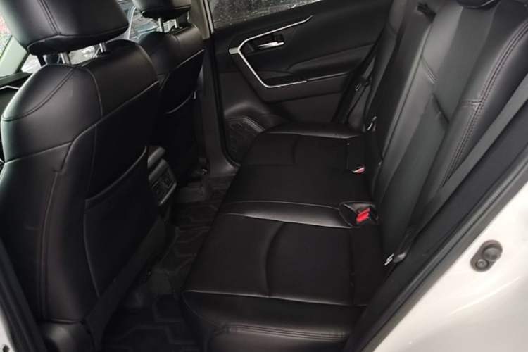 Used Toyota RAV4 2022 2.0L CVT Two-Wheel Drive Fashion Edition Left Rear Seat