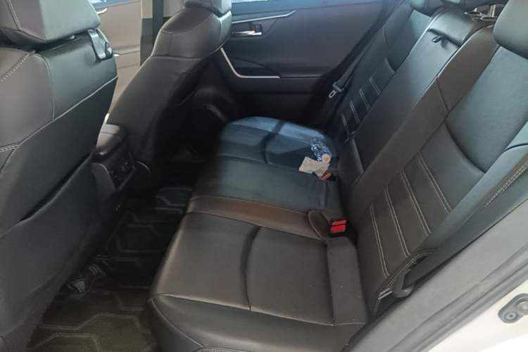 Used Toyota RAV4 2022 2.0L CVT Two-Wheel Drive Fashion Plus Edition Left Rear Seat