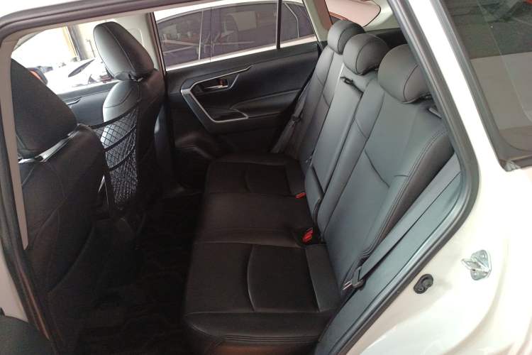 Used Toyota RAV4 2022 2.0L CVT Two-Wheel Drive Fashion Edition Left Rear Seat