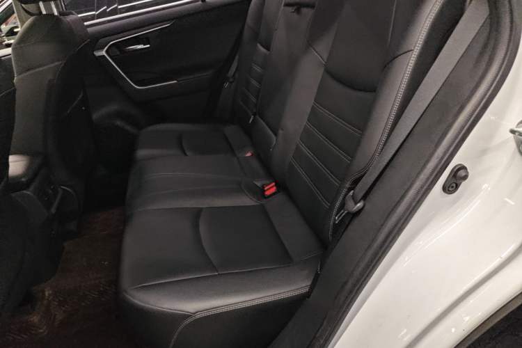 Used Toyota RAV4 2022 2.0L CVT Two-Wheel Drive Fashion Plus Edition Left Rear Seat