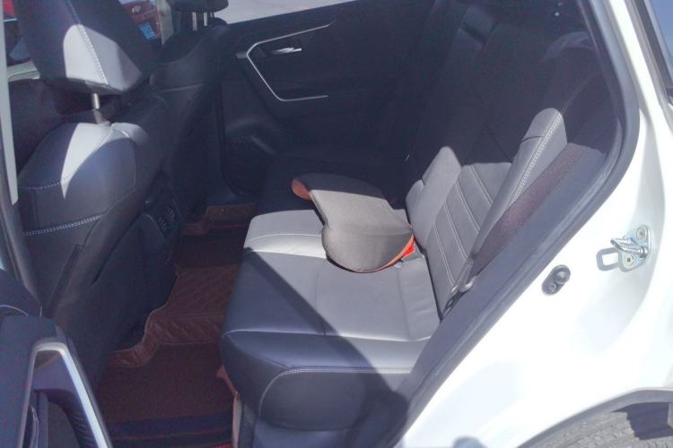 Used Toyota RAV4 2022 2.0L CVT Two-Wheel Drive Fashion Edition Left Rear Seat