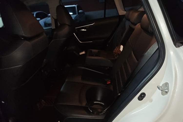Used Toyota RAV4 2022 2.0L CVT Two-Wheel Drive Fashion Plus Edition Left Rear Seat
