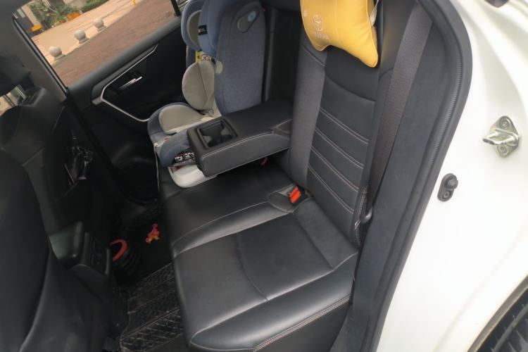 Used Toyota RAV4 2022 2.0L CVT Two-Wheel Drive Fashion Plus Edition Left Rear Seat