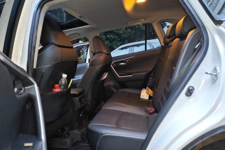 Used Toyota RAV4 2022 2.0L CVT Two-Wheel Drive Fashion Plus Edition Left Rear Seat