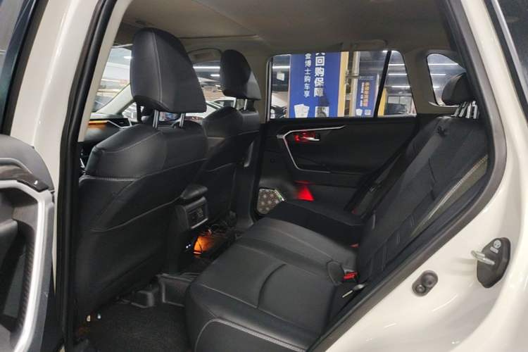 Used Toyota RAV4 2022 2.0L CVT Two-Wheel Drive Fashion Plus Edition Left Rear Seat