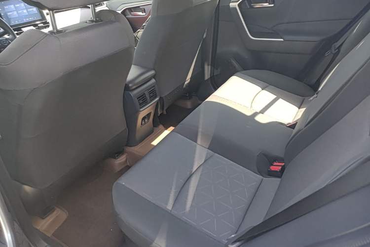 Used Toyota RAV4 2022 Dual-Engine 2.5L E-CVT Two-Wheel Drive Elite Edition Left Rear Seat