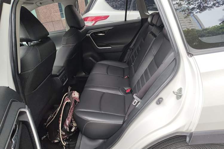 Used Toyota RAV4 2022 2.0L CVT Two-Wheel Drive Fashion Plus Edition Left Rear Seat