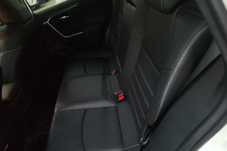 Used Toyota RAV4 2022 2.0L CVT Two-Wheel Drive Fashion Plus Edition Left Rear Seat