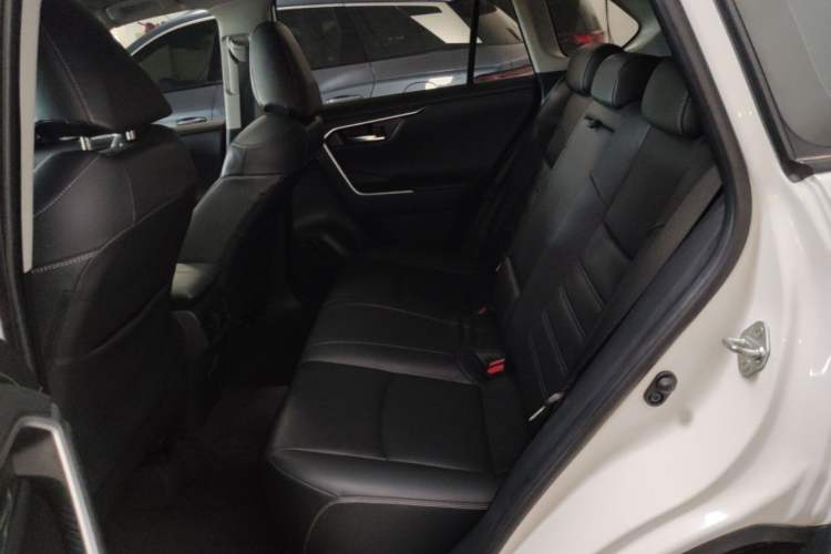 Used Toyota RAV4 2022 2.0L CVT Two-Wheel Drive Fashion Plus Edition Left Rear Seat