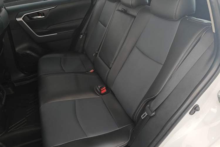 Used Toyota RAV4 2022 2.0L CVT Two-Wheel Drive Fashion Edition Left Rear Seat