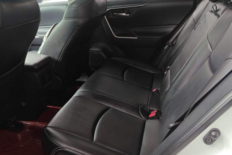 Used Toyota RAV4 2022 2.0L CVT Two-Wheel Drive Fashion Edition Left Rear Seat