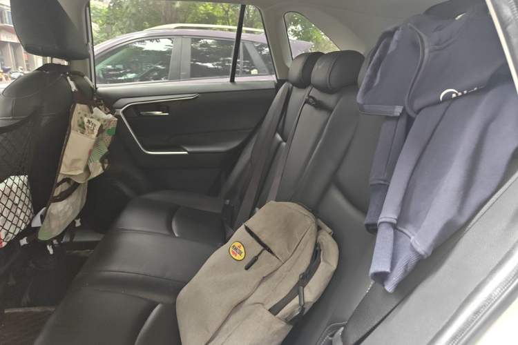 Used Toyota RAV4 2022 2.0L CVT Two-Wheel Drive Fashion Edition Left Rear Seat