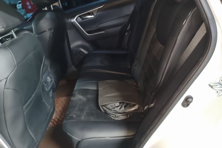 Used Toyota RAV4 2022 2.0L CVT Two-Wheel Drive Fashion Edition Left Rear Seat