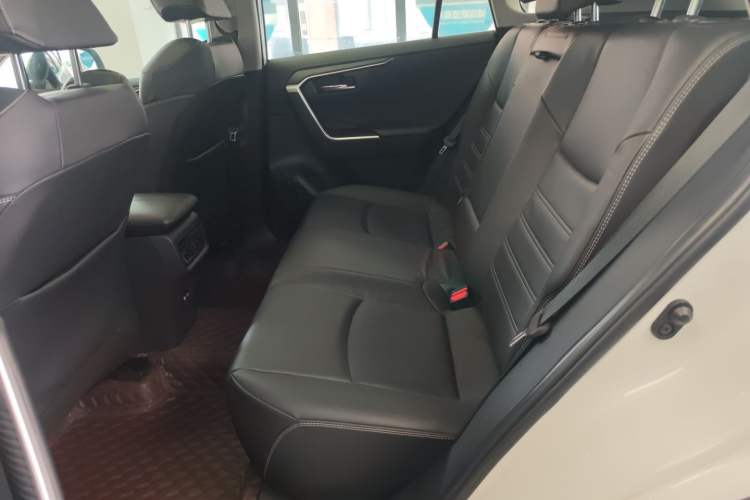 Used Toyota RAV4 2022 2.0L CVT Two-Wheel Drive Fashion Plus Edition Left Rear Seat