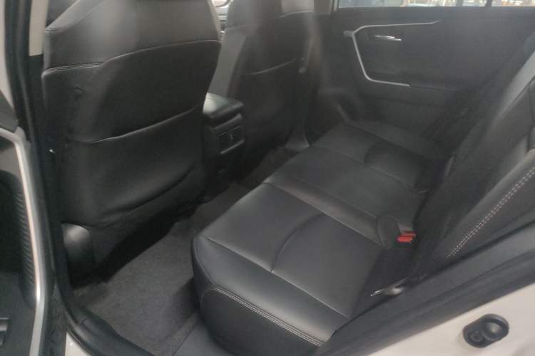 Used Toyota RAV4 2022 2.0L CVT Two-Wheel Drive Fashion Plus Edition Left Rear Seat