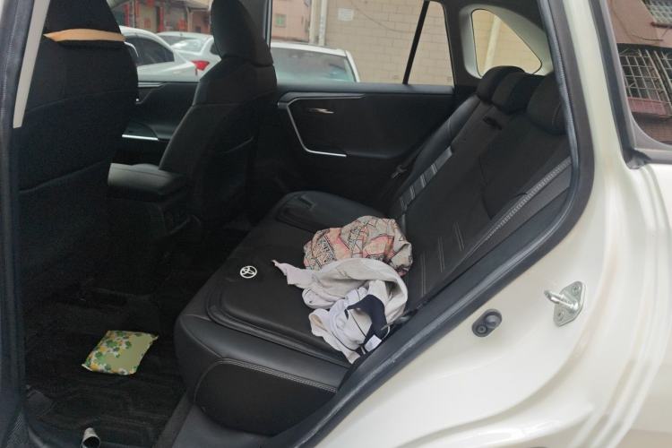 Used Toyota RAV4 2022 2.0L CVT Two-Wheel Drive Fashion Plus Edition Left Rear Seat