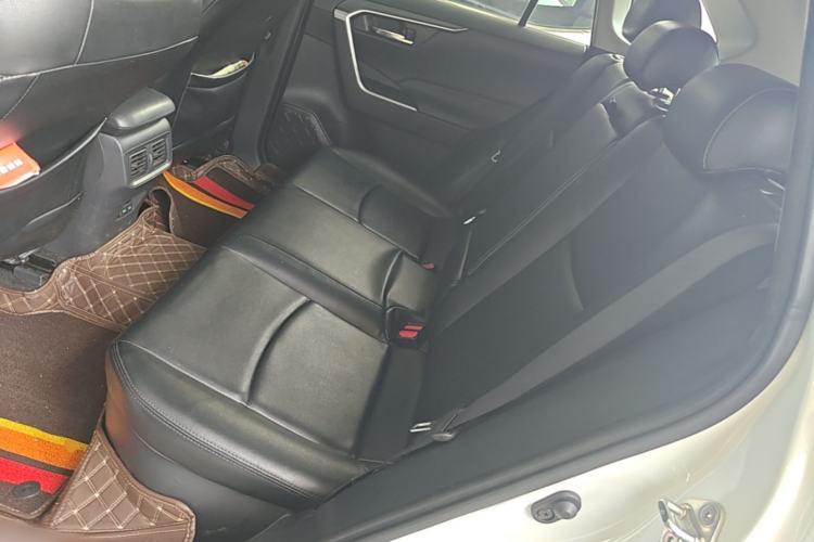 Used Toyota RAV4 2022 Dual-Engine 2.5L E-CVT Two-Wheel Drive Elite Edition Left Rear Seat