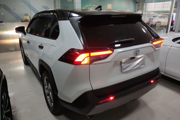 Used Toyota RAV4 2022 2.0L CVT Two-Wheel Drive Fashion Plus Edition Left Side