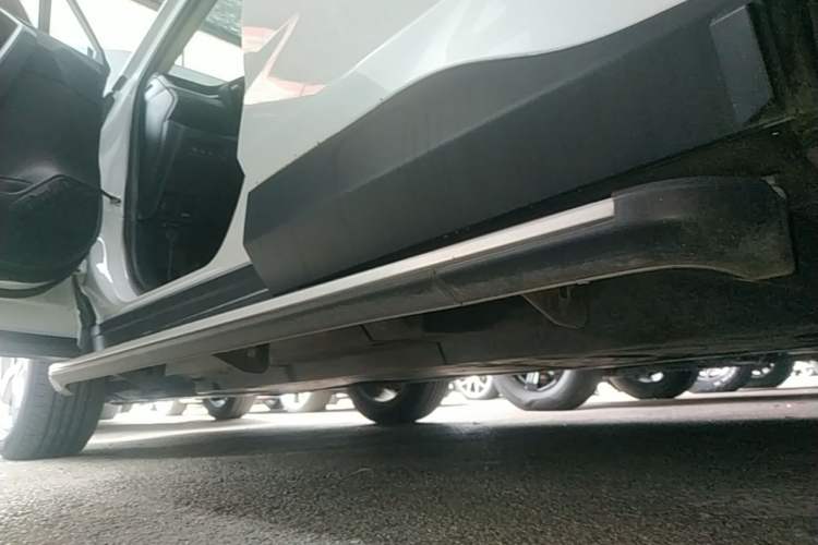Used Toyota RAV4 2022 2.0L CVT Two-Wheel Drive Fashion Edition Left Side Sill
