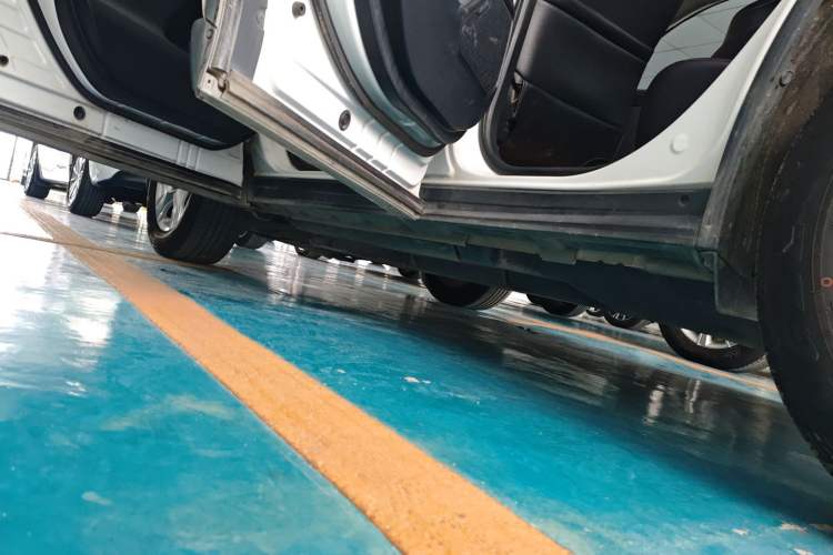Used Toyota RAV4 2022 2.0L CVT Two-Wheel Drive Urban Edition Left Side Sill