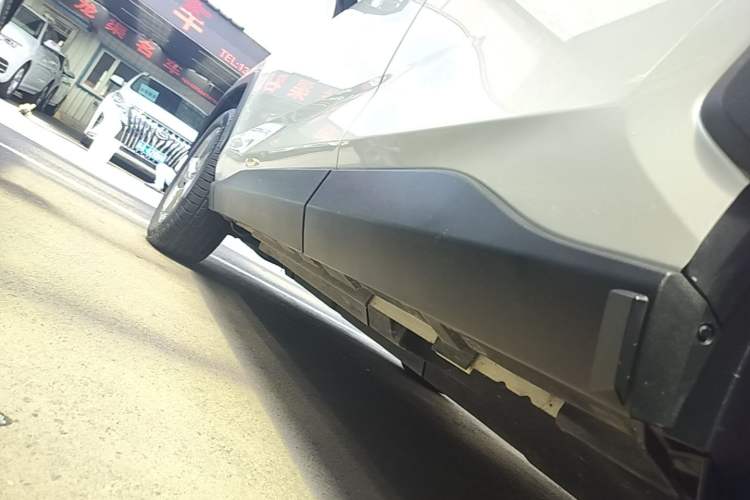 Used Toyota RAV4 2022 2.0L CVT Two-Wheel Drive Fashion Edition Left Side Sill