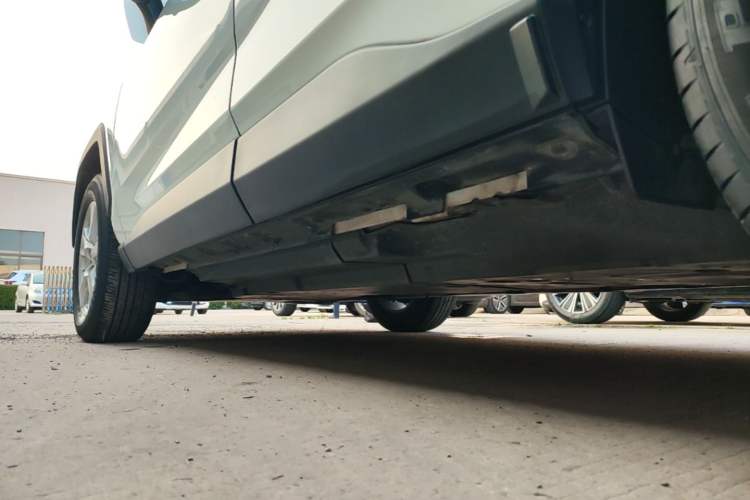 Used Toyota RAV4 2022 2.0L CVT Two-Wheel Drive Urban Edition Left Side Sill