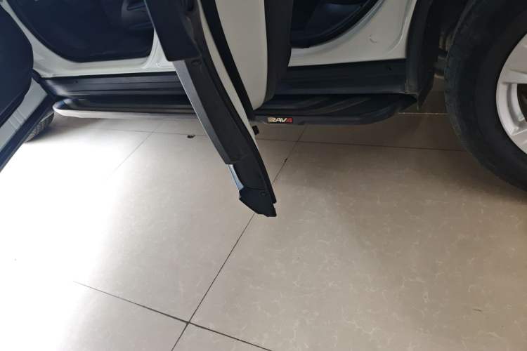 Used Toyota RAV4 2022 2.0L CVT Two-Wheel Drive Urban Edition Left Side Sill