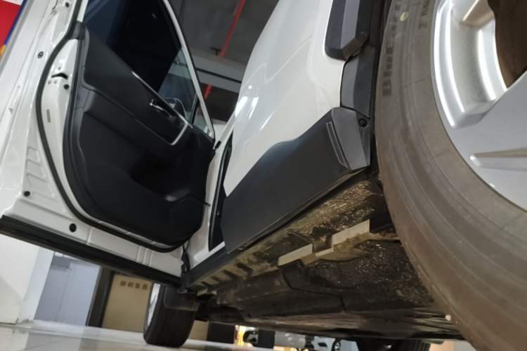 Used Toyota RAV4 2022 2.0L CVT Two-Wheel Drive Fashion Edition Left Side Sill
