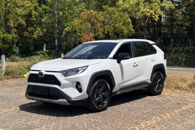 Used Toyota RAV4 2022 2.0L CVT 4x4 Fashion Edition