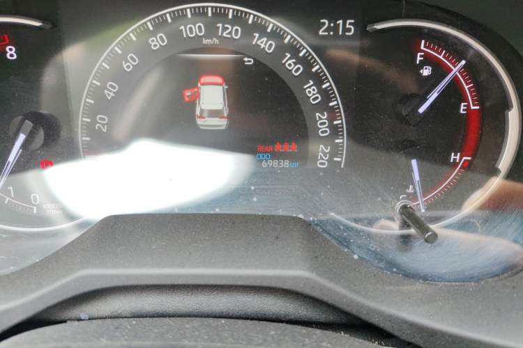 Used Toyota RAV4 2022 2.0L CVT Two-Wheel Drive Fashion Edition Odometer Close Up