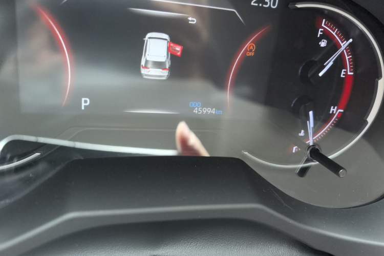 Used Toyota RAV4 2022 2.0L CVT Two-Wheel Drive Fashion Edition Odometer Close Up