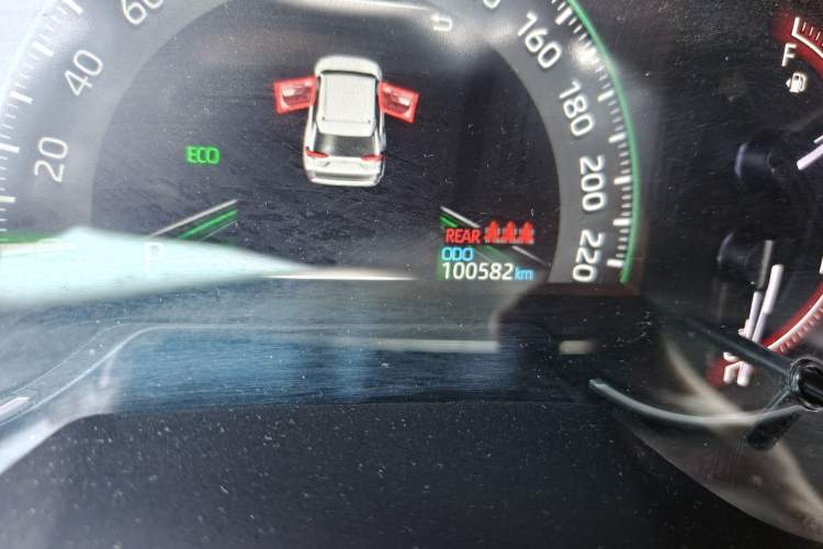 Used Toyota RAV4 2022 2.0L CVT Two-Wheel Drive Prestige Edition Odometer Close Up