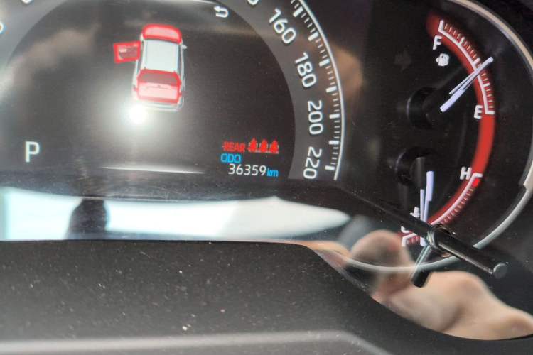 Used Toyota RAV4 2022 2.0L CVT Two-Wheel Drive Fashion Edition Odometer Close Up