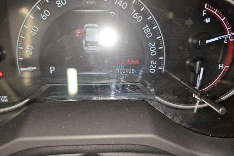 Used Toyota RAV4 2022 2.0L CVT Two-Wheel Drive Fashion Plus Edition Odometer Close Up