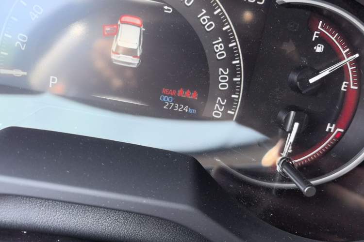 Used Toyota RAV4 2022 2.0L CVT Two-Wheel Drive Fashion Edition Odometer Close Up
