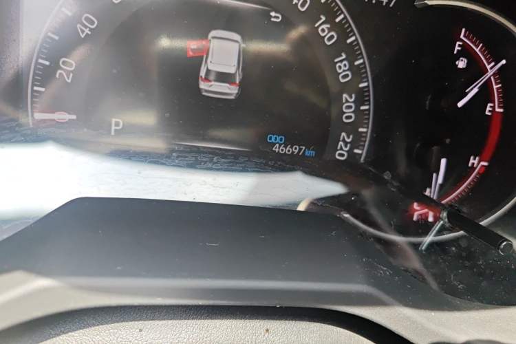 Used Toyota RAV4 2022 2.0L CVT Two-Wheel Drive Fashion Plus Edition Odometer Close Up
