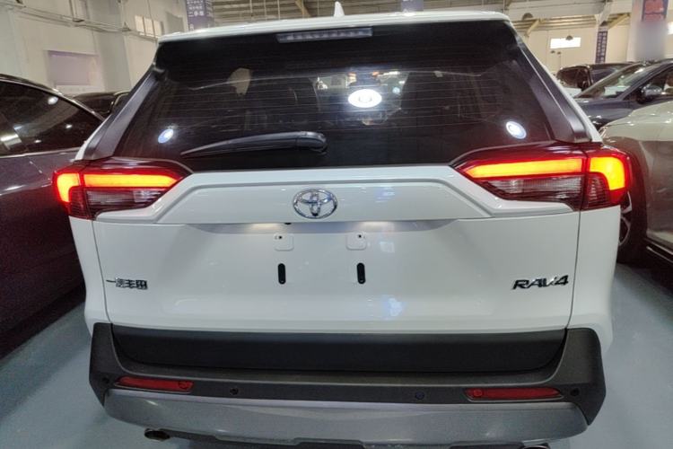 Used Toyota RAV4 2022 2.0L CVT Two-Wheel Drive Fashion Edition Rear