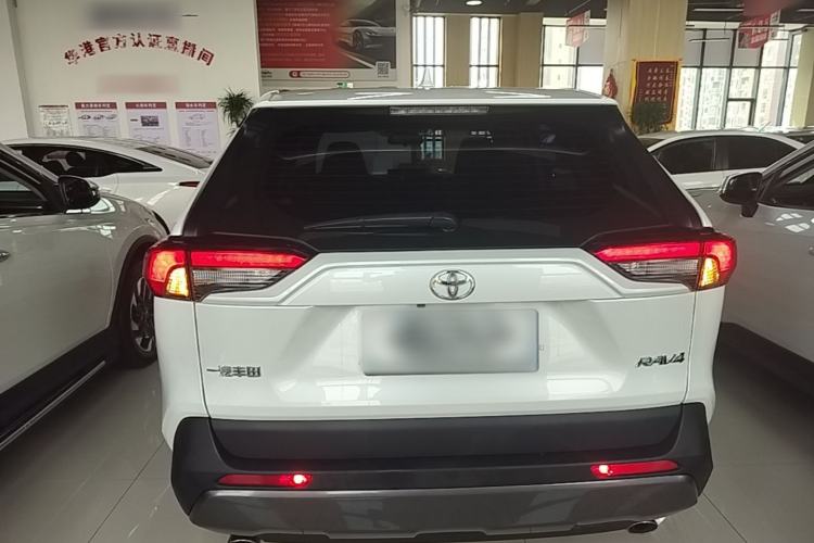 Used Toyota RAV4 2022 2.0L CVT Two-Wheel Drive Fashion Edition Rear