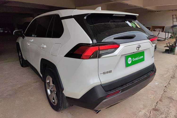 Used Toyota RAV4 2022 2.0L CVT Two-Wheel Drive Fashion Edition Rear Left 45 Deg