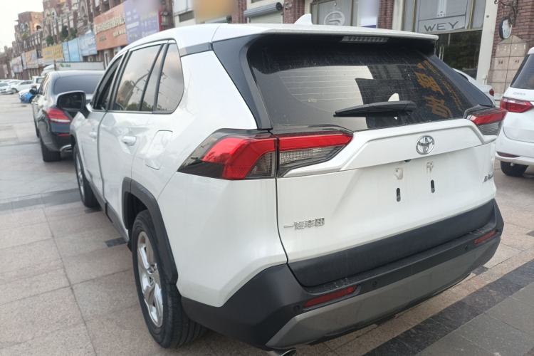 Used Toyota RAV4 2022 2.0L CVT Two-Wheel Drive Fashion Edition Rear Left 45 Deg