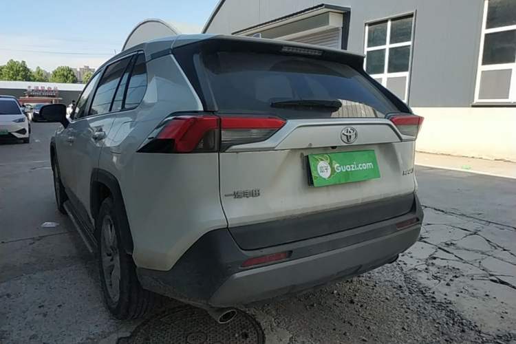 Used Toyota RAV4 2022 2.0L CVT Two-Wheel Drive Fashion Plus Edition Rear Left 45 Deg